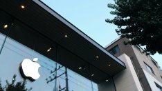 Apple изостава в AI битката &ndash; и въпреки това трупа богатство от него