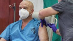 Мутафчийски: Ваксината на Pfizer изгражда антитела след втората доза