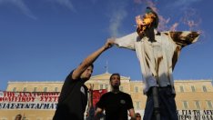 Гърция улесни съкращаването на държавни служители