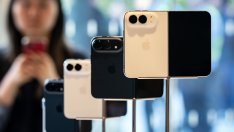 Първият сгъваем телефон на Apple вече е в магазините с ограничено предлагане и силно търсене