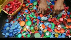 Какви са сценариите за справяне с пластмасата в света?