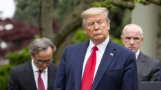 Чековете за помощи в САЩ ще са с името на Тръмп 