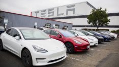 Ценовите отстъпки удариха печалбата на Tesla