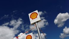 Печалбата на Shell се срива с две трети през второто тримесечие