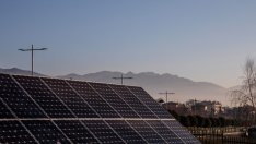 IRENA: Ускоряването на енергийния преход увеличава икономическия ръст с 2,4%