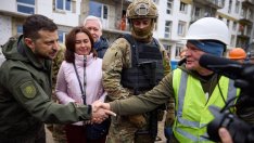 Кола се е блъснала в кортежа на Зеленски, той не е сериозно ранен