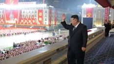 Северна Корея демонстрира нова междуконтинентална ракета на военен парад