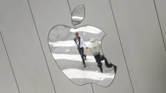 Работници на поддоставчик на Apple излязоха на протест заради неплатени бонуси