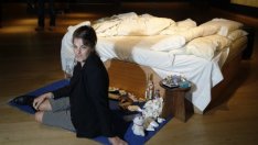 Скандалното разхвърляно легло на Трейси Емин ще бъде изложено в Tate Museum