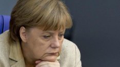 Меркел е уверена, че стабилно партньорство с Оланд е възможно