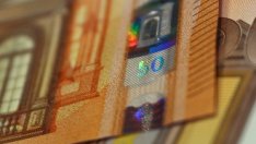 Икономиката на еврозоната остава близо до стагнацията