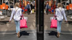 Продажбите на дребно в САЩ отчитат първи спад за последните пет месеца