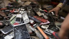 Кой печели и кой губи от кризата с електронните отпадъци в света?