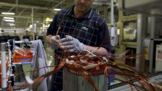 Активността в британското производство изненадващо скача до 5-месечен връх