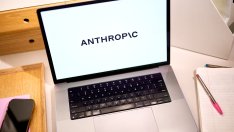 Anthropic се насочва към годишни приходи от над 65 млрд. долара