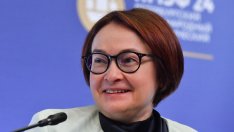 Елвира Набиулина има сигурно място начело на Руската централна банка въпреки атаките