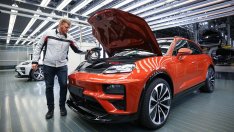 Акционерите притискат Porsche да забави електрификацията на гамата си