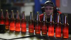 Производителите на стъкло яхват вълната на недоволството срещу пластмасата