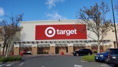 Target отчете разочароващи продажби по време на празниците 