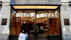 Продажбите на Burberry са се свили през тримесечието около Коледа