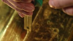 Цената на златото отстъпва минимално преди срещата на Фед