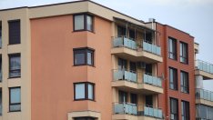 Купувачите на жилища у нас сключват сделки след повече огледи, договарянето на цените расте