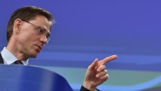 ЕК: Гражданите не искат данъците им да отиват в държави без върховенство на закона