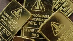 Цената на златото отново се потопи под 1400 долара