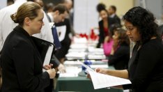 Намалява броят на американците, подали молби за помощи при безработица