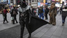 Печалбата на "Междузвездни войни" вероятно ще надмине 1 млрд. долара този уикенд