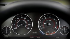 ЕС e само на година от принудително ограничение на скоростта на новите автомобили