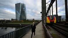 Банките в еврозоната са уязвими от свиване на финансирането от САЩ, предупреждава ЕЦБ