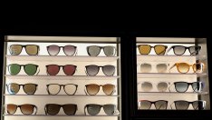 Производителят на очилата Ray-Ban отчита "леко забавяне" през третото тримесечие