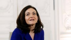 Шерил Сандбърг: Facebook трябва да направи повече за справяне с руската намеса