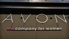 Avon сви загубата си, но изпитва трудности на развиващите се пазари