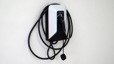 Кабинетът готви улеснен режим за инсталиране на зарядни станции в многофамилни сгради