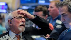 Apple отново дава червен старт на щатския пазар*