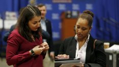 Молбите за помощи при безработица в САЩ се понижават повече от прогнозите