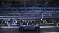 Volkswagen се връща от лятна ваканция със съкратено производство заради чиповете