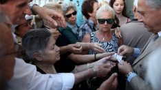 Възможно ли е Гърция да приеме долара?