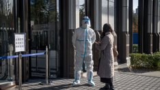 Китай съобщи за първи смъртен случай, свързан с Covid, от шест месеца насам