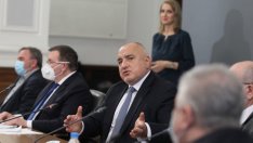 Борисов: Рискът заради новия щам е огромен, само за учениците ще направим компромис