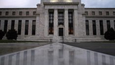 Фед е притеснен от влиянието на спадащия петрол върху икономиката