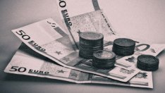 Bloomberg: България изпълнява условията за еврозоната, но я спъват