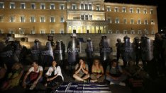 Парламентът на Гърция одобри тежки мерки за икономии