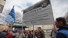 Кабинетът отпусна 50 млн. лв. за увеличаване на заплатите на здравните работници