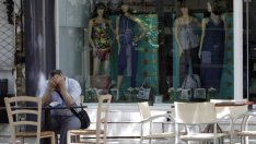 В пореден епизод от кризата гърците все повече се обръщат към черния пазар