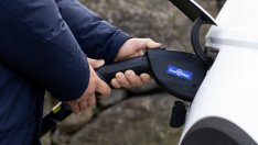 Навлизането на електромобили изпреварва темпа на инсталиране на зарядни станции