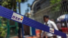 Японският индекс Nikkei се срина с почти 2% в първата сесия за седмицата