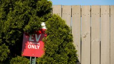 Тръмп прекратява програмата за разширяване на зарядната електромобилна мрежа в САЩ